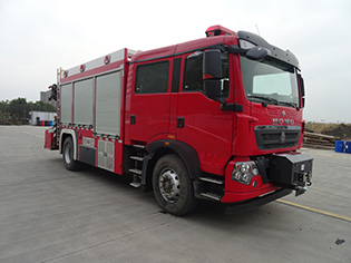程力威牌CLW5140TXFJY80/HW型抢险救援消防车